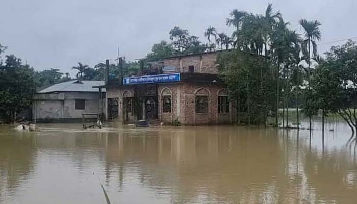 বিপৎসীমা ছাড়াল তিন নদী, সিলেট-সুনামগঞ্জের নিম্নাঞ্চলে বন্যা আতঙ্ক