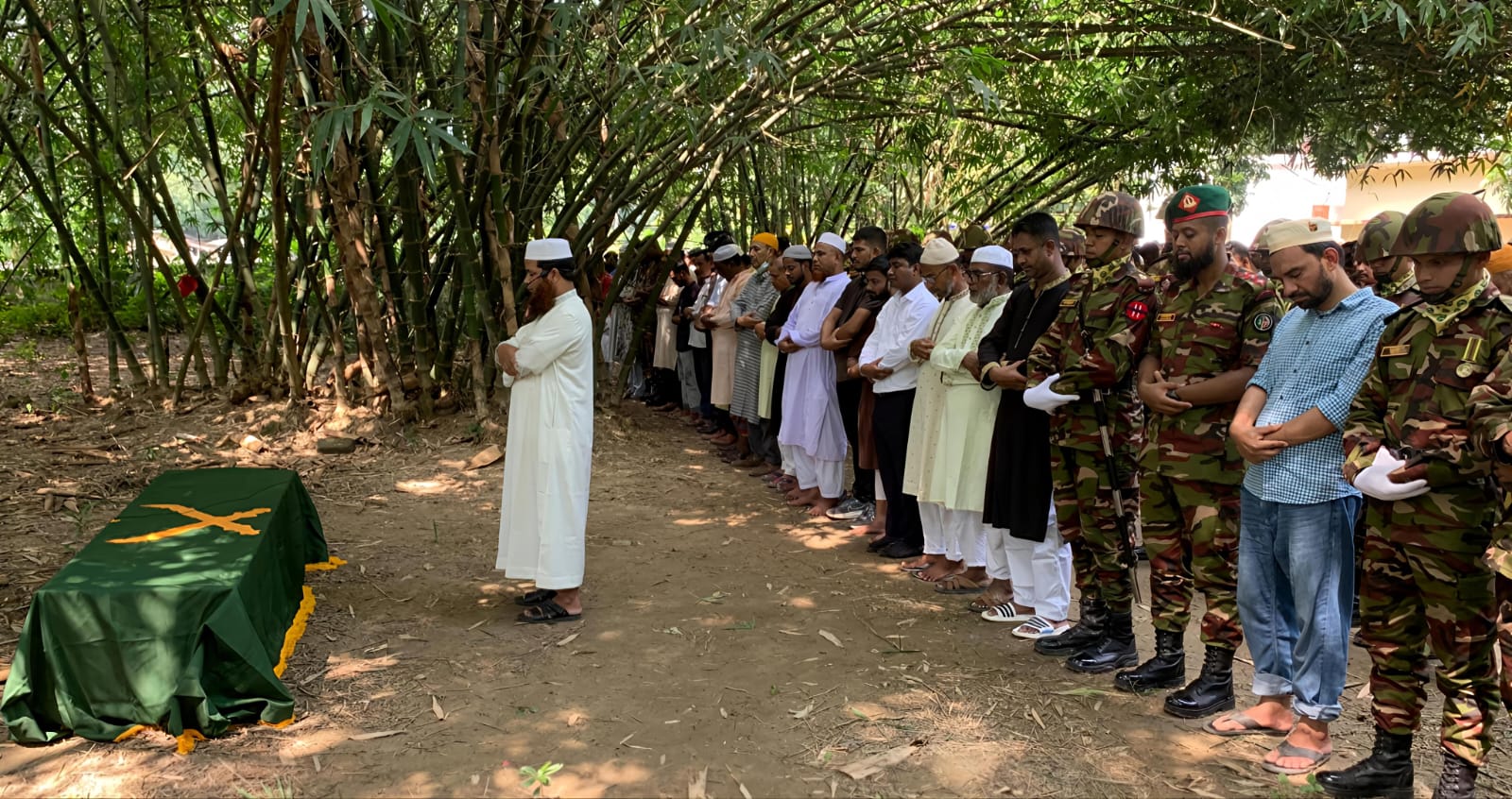 রাজশাহীতে সামরিক মর্যাদায় সেনাসদস্য রিফাতের দাফন