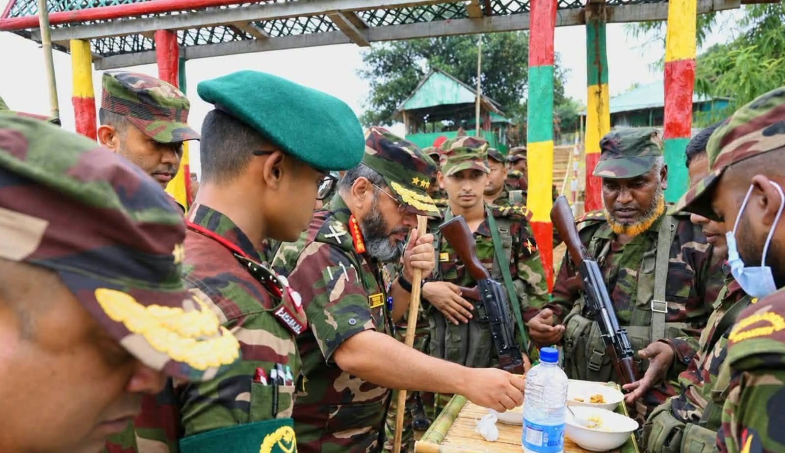 দুর্গম পাহাড়ে সেনা ক্যাম্প পরিদর্শনে সেনাপ্রধান, সেনাসদস্যদের মনোবল বৃদ্ধি