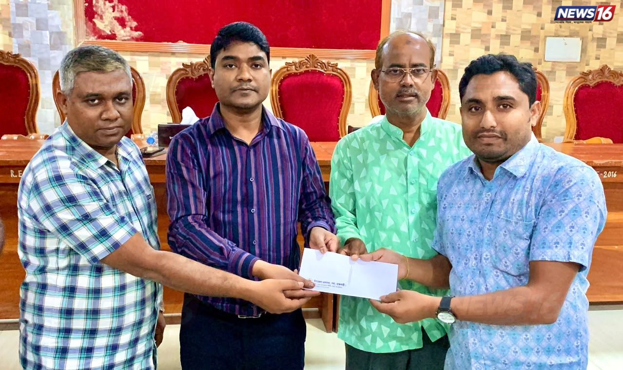 পবায় ২৩ পূজামণ্ডপে ৫ হাজার টাকা করে অনুদান