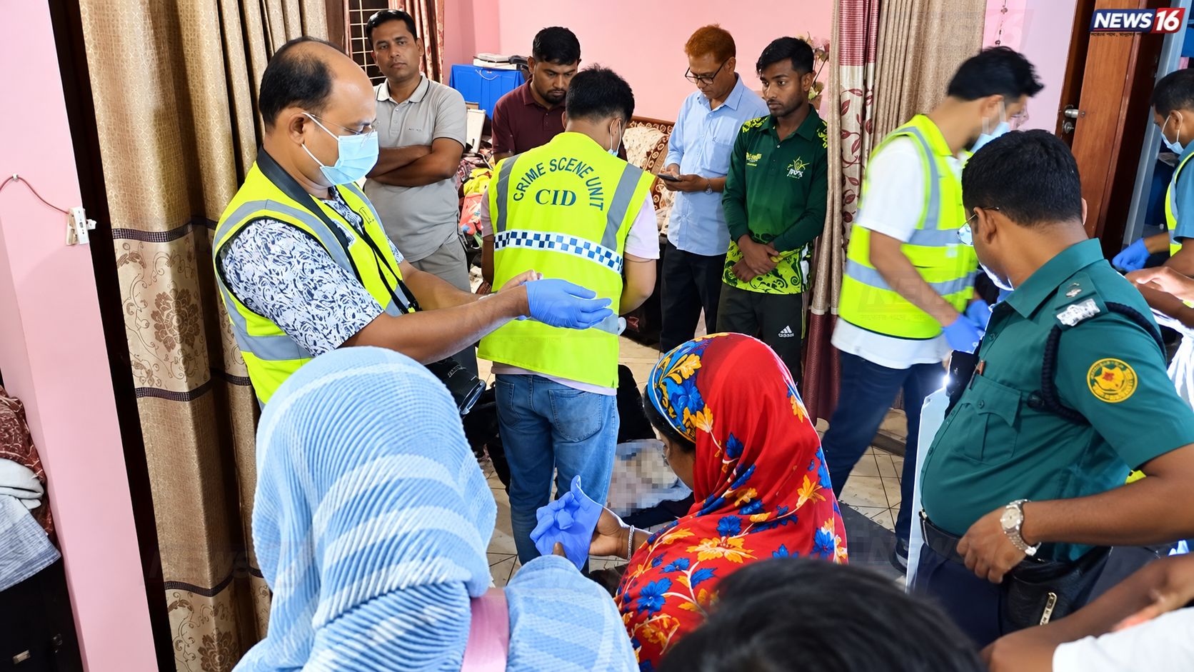 রাজশাহীতে ফ্ল্যাট থেকে বৃদ্ধার অর্ধগলিত মরদেহ উদ্ধার, হত্যার অভিযোগ