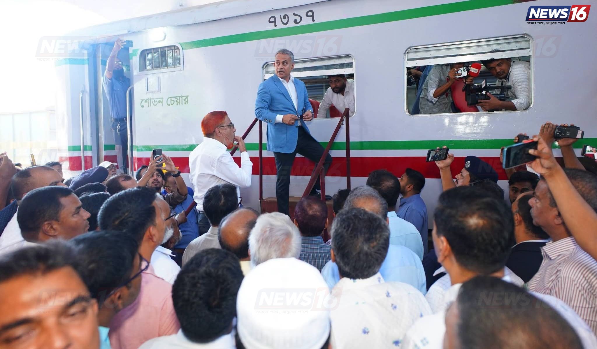 সৈয়দপুর রেলকারখানা পরিদর্শনে মন্ত্রী, কোচ সংস্কারে মান বজায় রাখার নির্দেশ