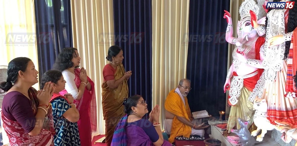 রাজশাহীতে বোধনের মধ্য দিয়ে শুরু শারদীয় দুর্গোৎসবের মূল আনুষ্ঠানিকতা