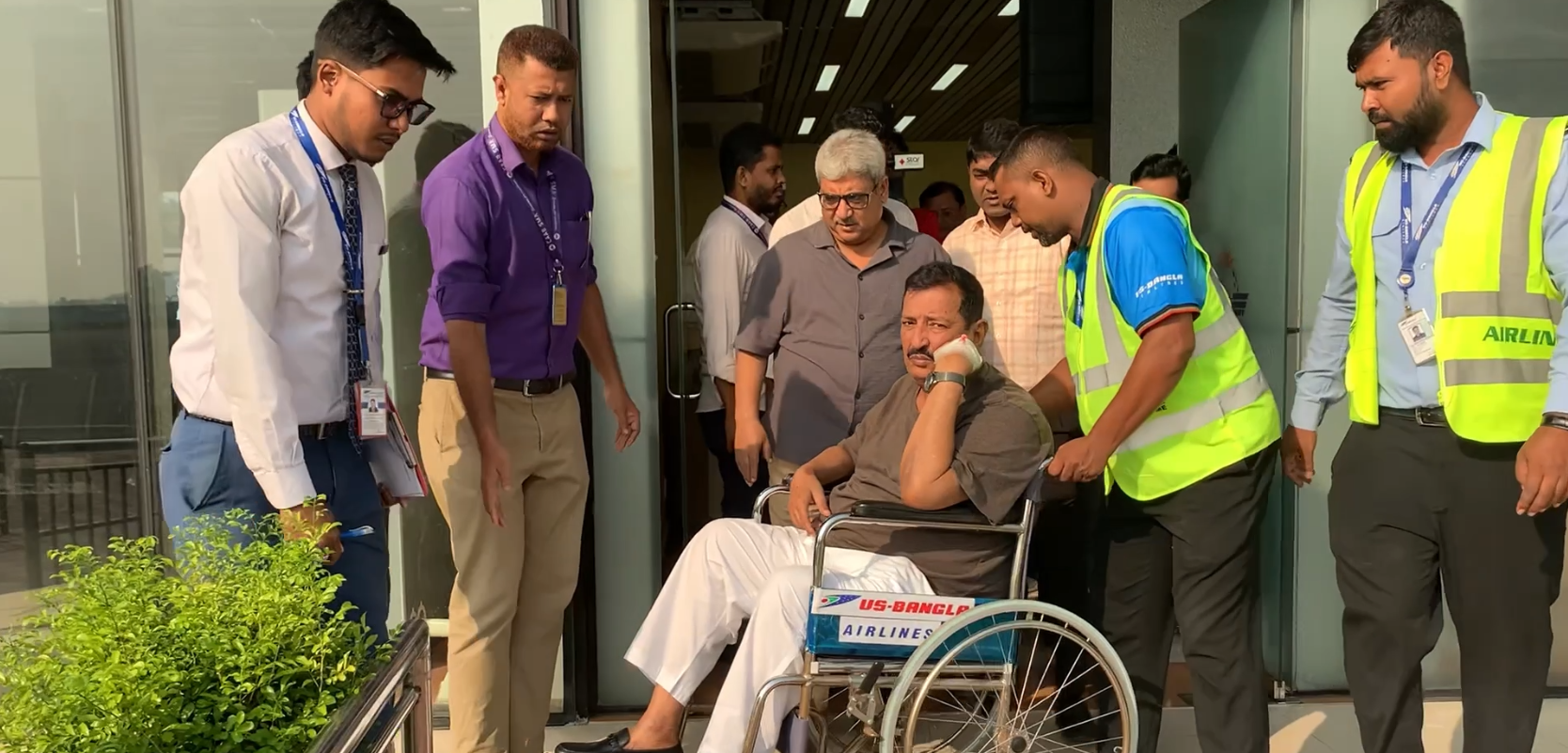 উন্নত চিকিৎসার জন্য ঢাকার পিজি হাসপাতালে নেওয়া হলো ভূমিমন্ত্রী মিনুকে